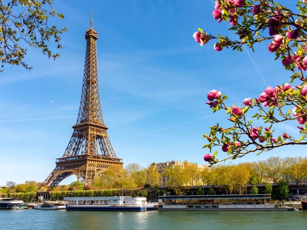 Eifell tower across the water